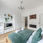 Designer Boho Loft 2ba 2br Ac Balcony *