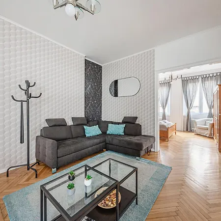 Designer Boho Loft 2ba 2br Ac Balcony Budapesta