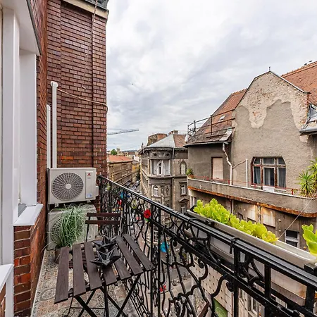 Designer Boho Loft 2ba 2br Ac Balcony *