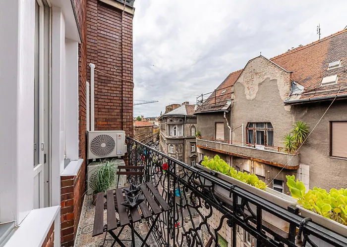 Designer Boho Loft 2ba 2br Ac Balcony *